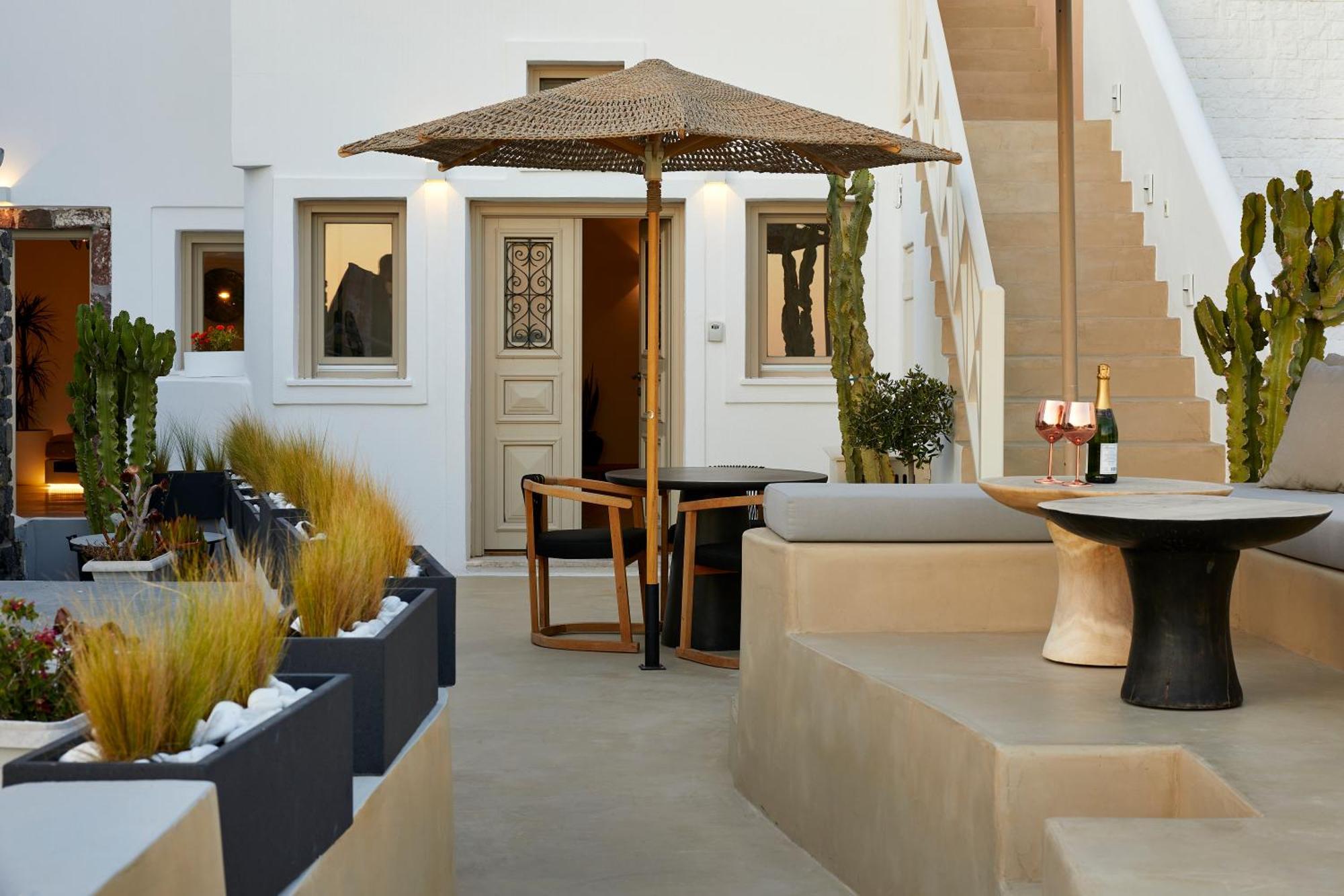 U & Me Suites Fira  Luaran gambar