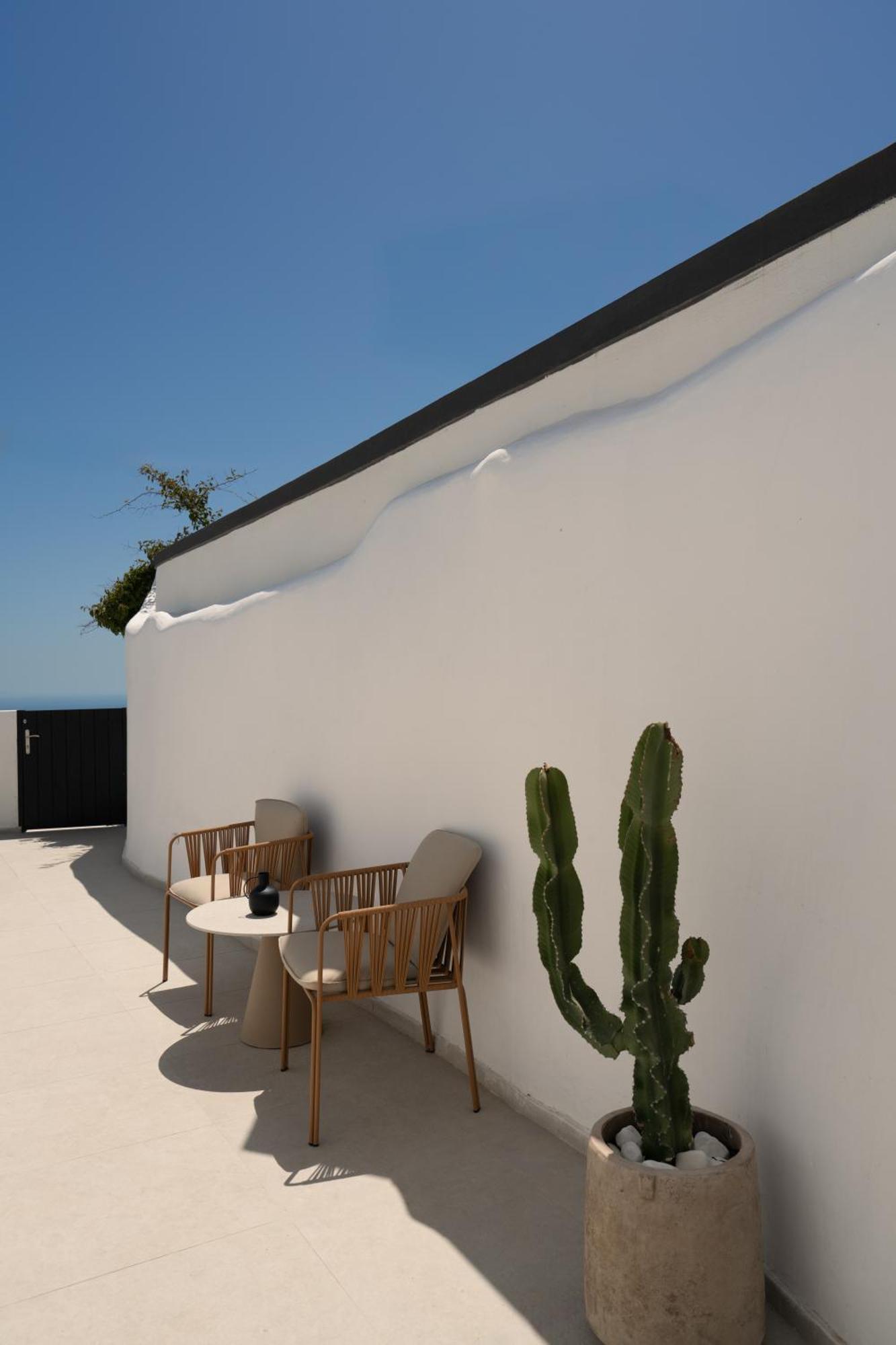U & Me Suites Fira  Luaran gambar